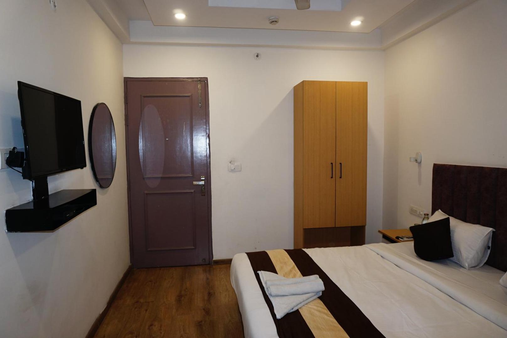 Tipsyy Inn 018 คูร์เคาน์ ภายนอก รูปภาพ