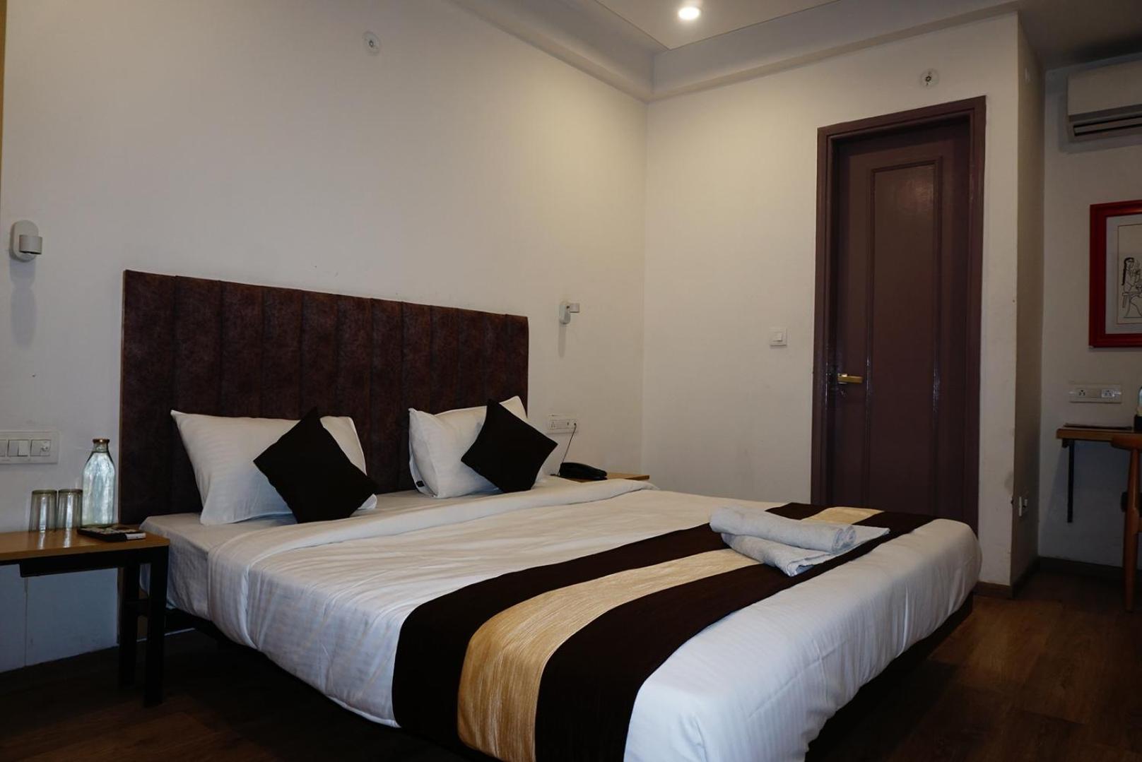 Tipsyy Inn 018 คูร์เคาน์ ภายนอก รูปภาพ
