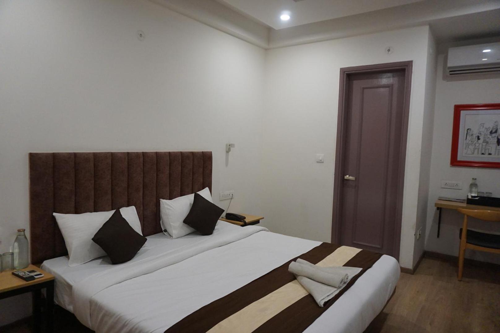 Tipsyy Inn 018 คูร์เคาน์ ภายนอก รูปภาพ